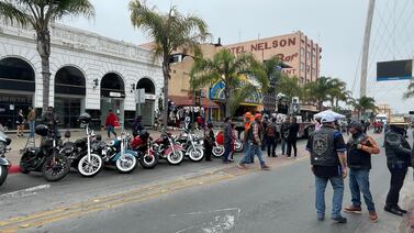 Club de motociclistas realiza el 'Zapato Run' en la zona centro de Tijuana