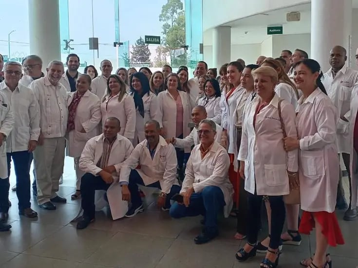 IMSS Bienestar fortalece equipo con más médicos cubanos