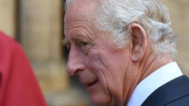 Rey Carlos III ingresa a hospital de Londres para su operación de próstata