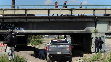 Localizan cadáver putrefacto en canalización del Río Tijuana