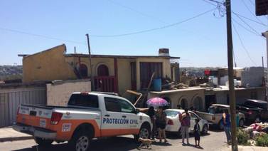 Evacuan 5 viviendas en la colonia Los Altos por colapso en Tijuana