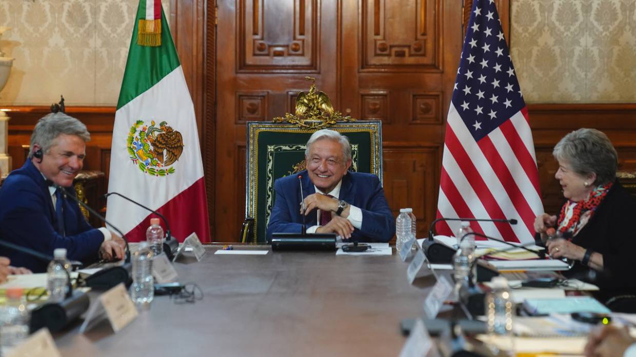 Presidente de México se reúne con congresistas de EEUU para abordar temas transfronterizos. // Foto: X @lopezobrador_
