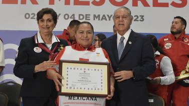 Celebra socorrista de la Cruz Roja Nogales Día  de las Madres con reconocimiento de la IFRC