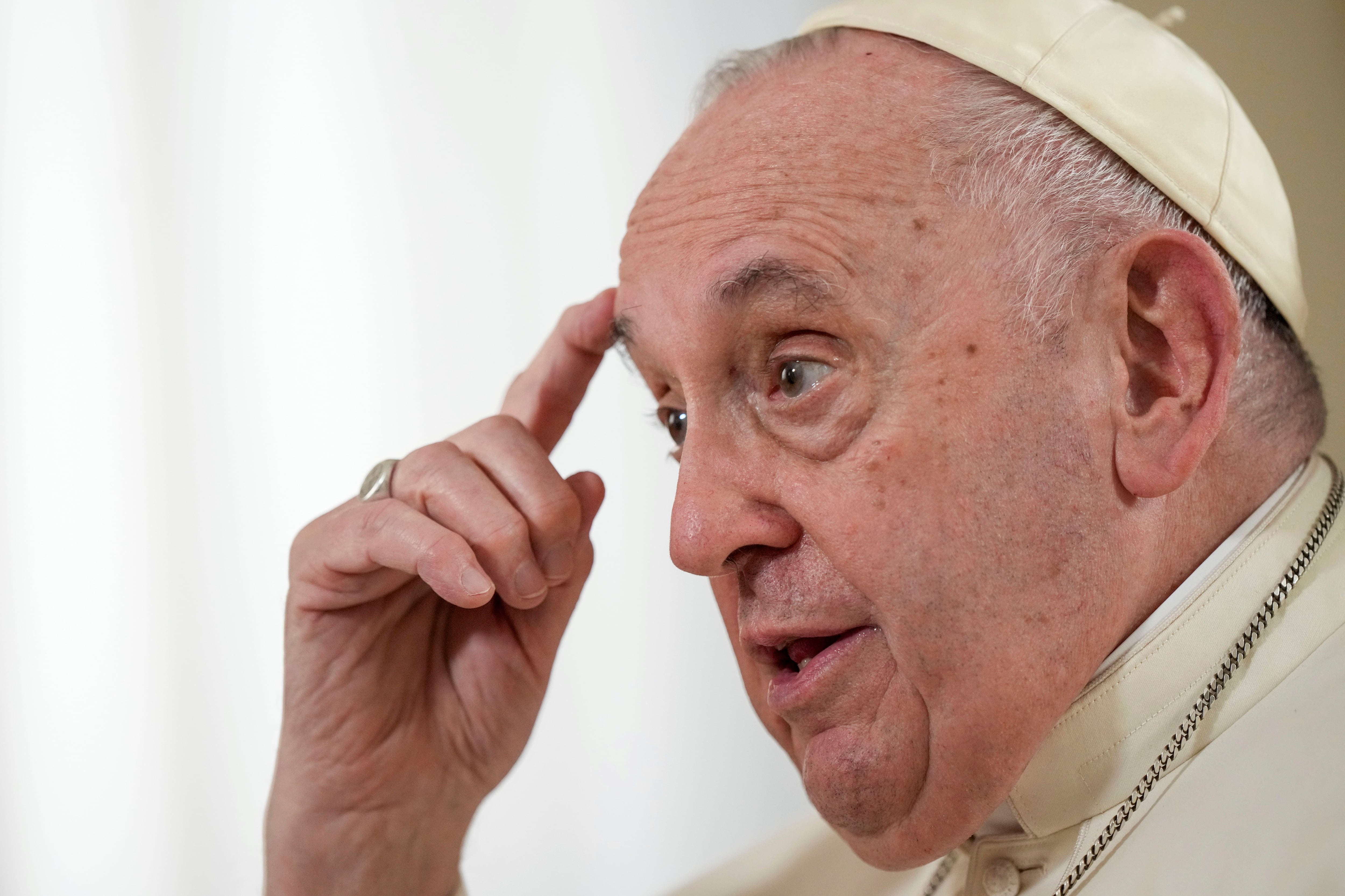 El papa Francisco, durante una entrevista con The Associated Press en el Vaticano, el 24 de enero de 2023. (AP Foto/Andrew Medichini)
