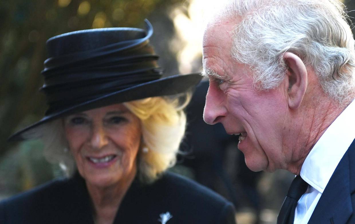 Carlos III del Reino Unido "está bien" y "deseando volver al trabajo", dijo este jueves la reina Camila sobre el tratamiento de próstata al que se someterá el rey británico.