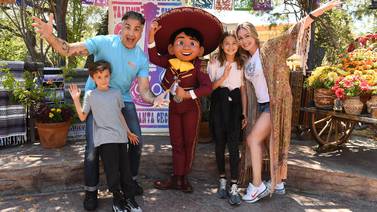 Jaime Camil celebra su cumpleaños en Disneyland