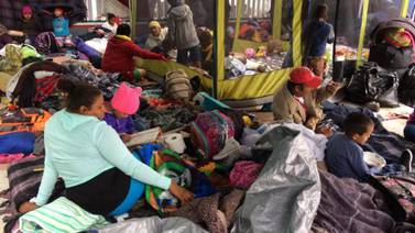 Rechaza la Caravana moverse a albergues desde El Chaparral