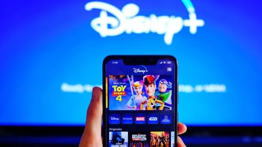 Disney Plus sigue la estrategia de Netflix:  Anuncia aumento de precios y medidas contra los que comparten su contraseña