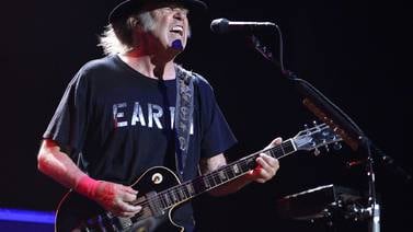 Neil Young vuelve a Spotify tras aceptar que perdió el boicot a Joe Rogan