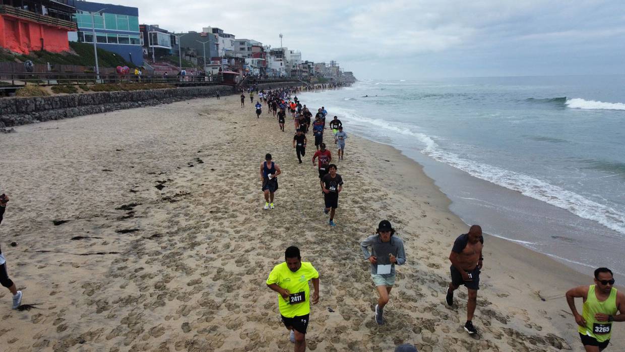 Los corredores tuvieron la oportunidad de correr sobre la arena de la playa.