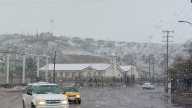 Cae intensa nevada en Cananea y sus alrededores