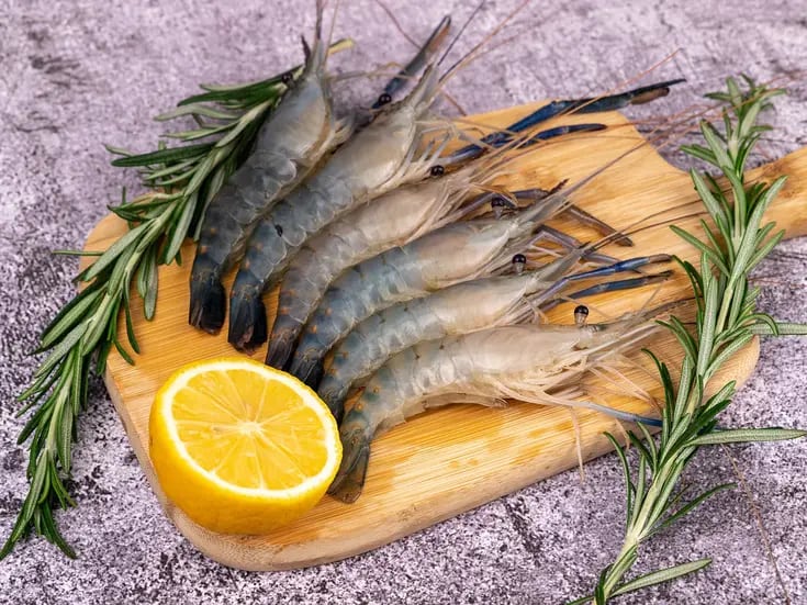 Se cree que agregar limón y chile al camarón y pescado crudo tiene una acción desinfectante: ¿es real?