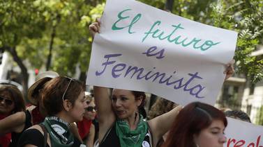 Éxito de movimiento impulsa a feministas chilenas a crear partido