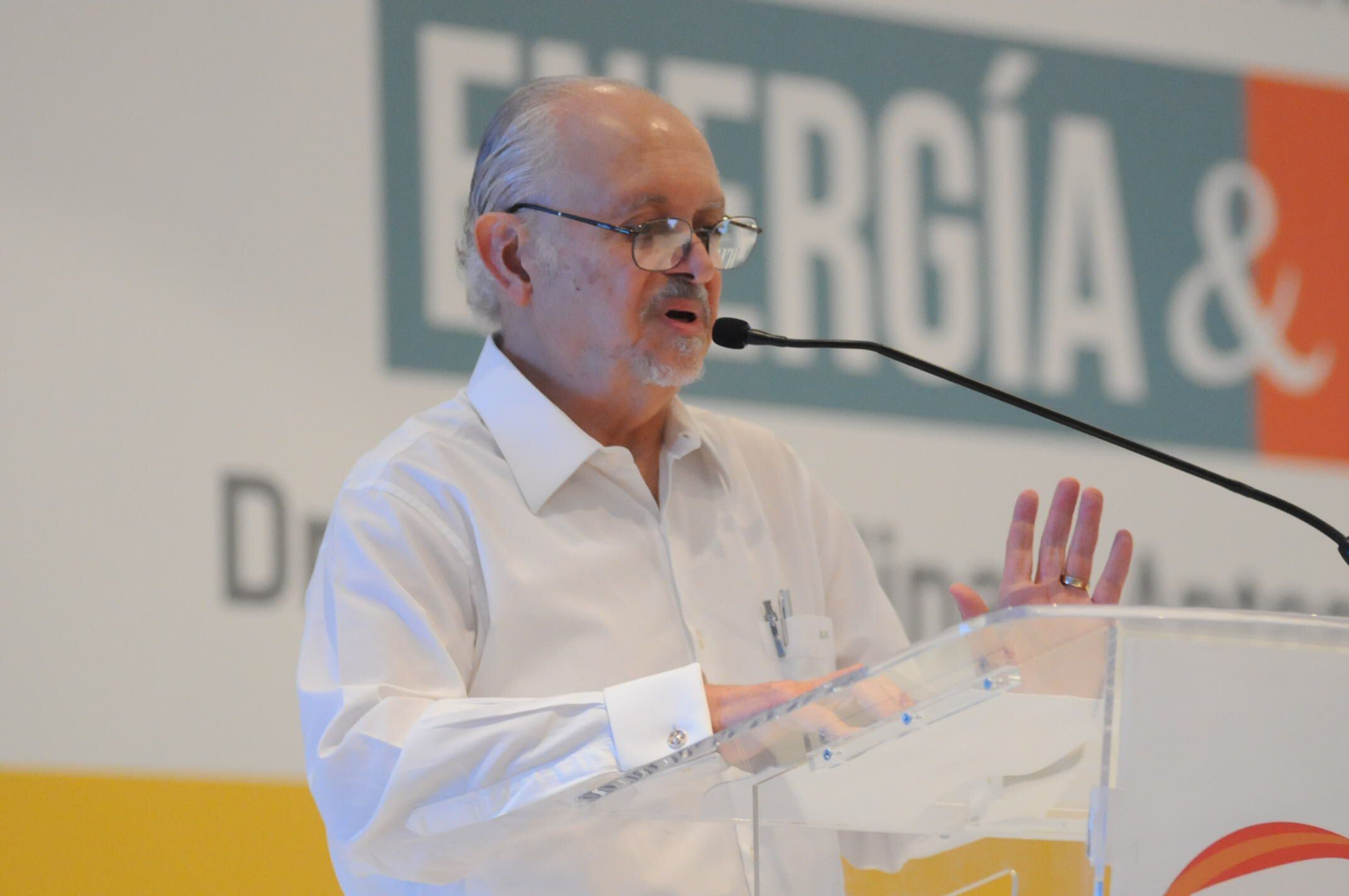 Mario Molina, premio Nobewl de Química, fue propuesto por el Ejecutivo como consejero independiente de la CFE.
 