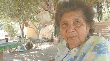 Anciana Mayo espera a los espíritus de sus antepasados
