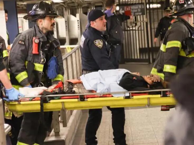 Mujer pierde ambos pies después de ser empujada a las vías del metro por su pareja