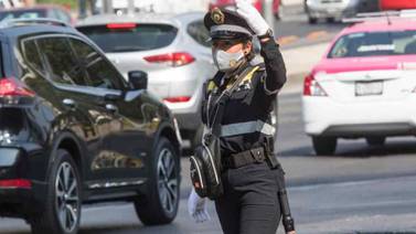 Marcha del 25N: Adulta mayor persigna a mujeres policía desplegadas en operativo