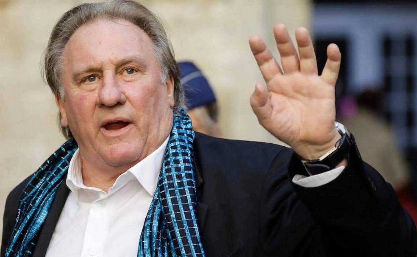 Gerard Depardieu ha negado las acusaciones, manteniendo su inocencia Sin embargo, la acumulación de testimonios y procedimientos legales en su contra ha generado un intenso debate público sobre su conducta.