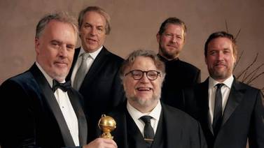 Guillermo del Toro dedica premio y mensaje a su esposa tras Globo de Oro por Pinocho