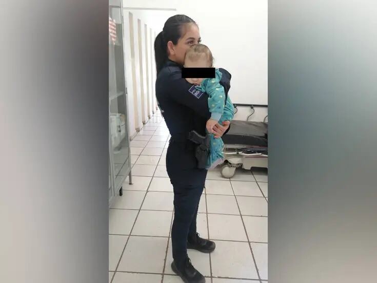 Auxilian policías a bebé con problemas respiratorios