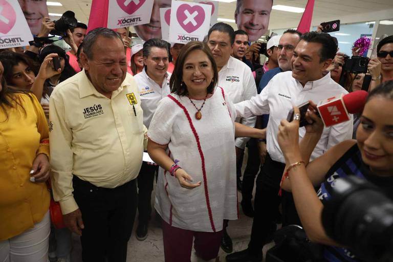 Llega a Hermosillo Xóchitl Gálvez candidata de la coalición PRI-PAN-PRD a la presidencia / Teodoro Bordón