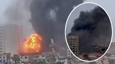 VIDEOS: Incendio “fuera de control” en un almacén químico envuelve en humo a un distrito de Lima, Perú