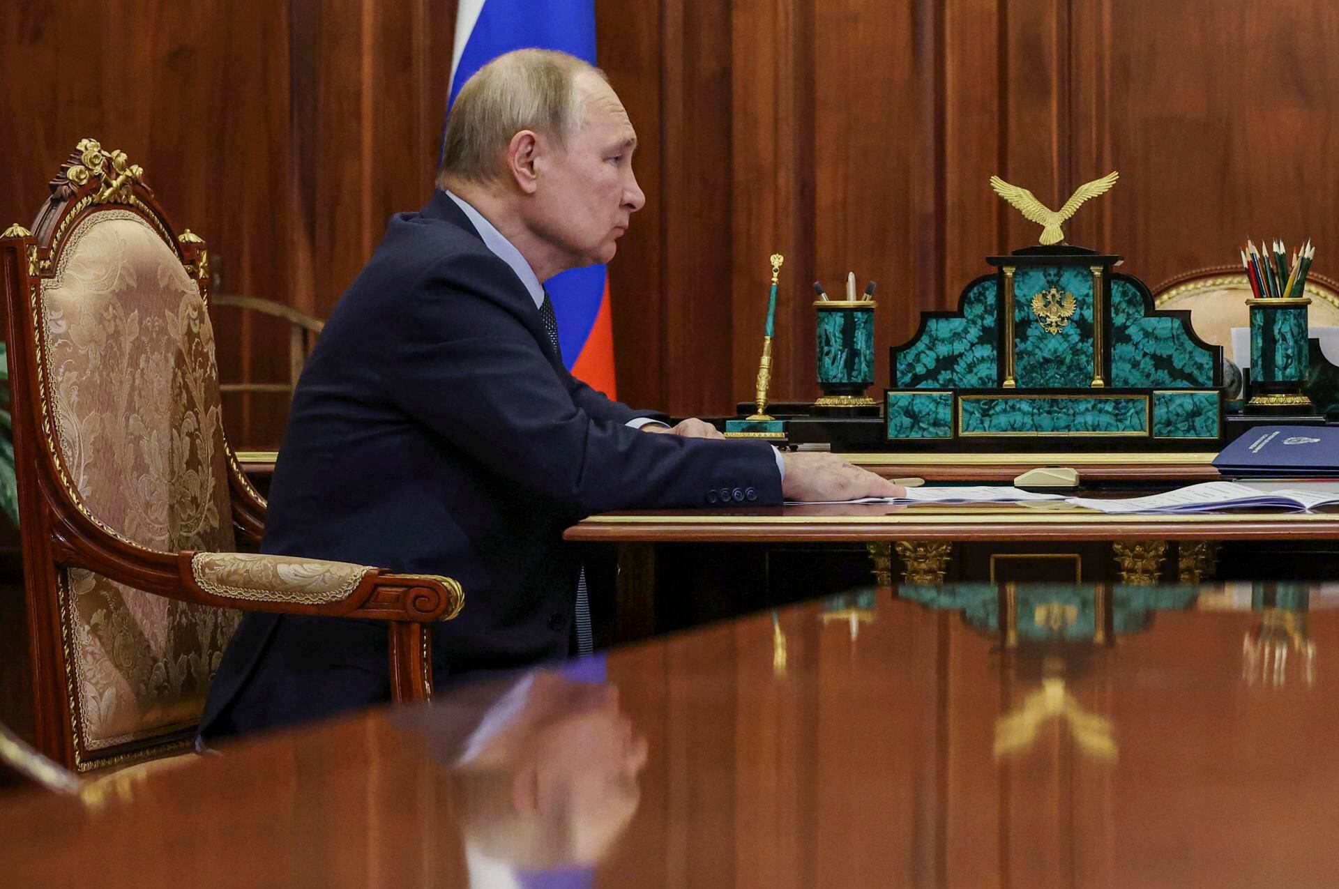 Moscow (Russian Federation), 09/03/2023.- Russian President Vladimir Putin meets with the head of the Federal Financial Monitoring Service (Rosfinmonitoring) Yury Chikhanchin (not pictured) at the Kremlin in Moscow, Russia, 09 March 2023. (Rusia, Moscú) EFE/EPA/MIKHAEL KLIMENTYEV/SPUTNIK/KREMLIN POOL MANDATORY CREDIT
