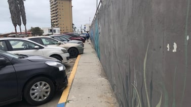 Cobran cuota en estacionamiento público del parque Abelardo L. Rodríguez