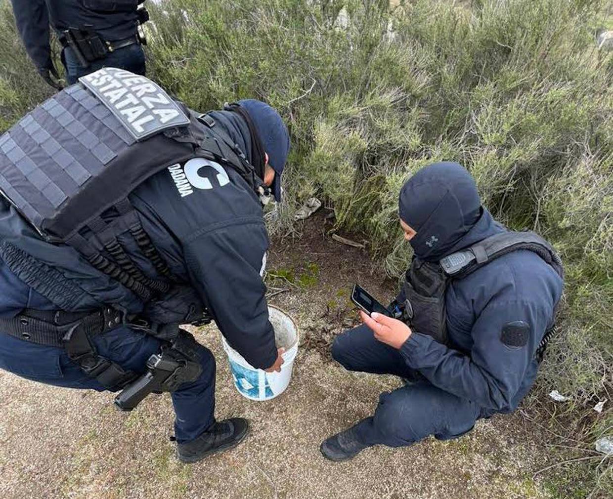 Aseguran 'poncha llantas' y droga en Tecate