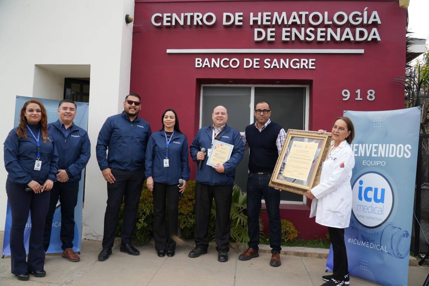 David Chacón Zavala, director de Operaciones de ICU Medical de México en Ensenada, agradeció al Banco de Sangre de Ensenada por el reconocimiento.