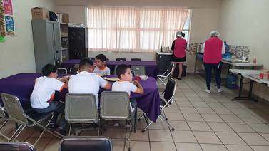 DIF Sonora brinda desayunos escolares a 55 niños de la escuela Hermanos Flores Magón