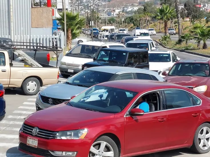 Autoridades descartan desabasto de gasolina en Tijuana, solo retraso
