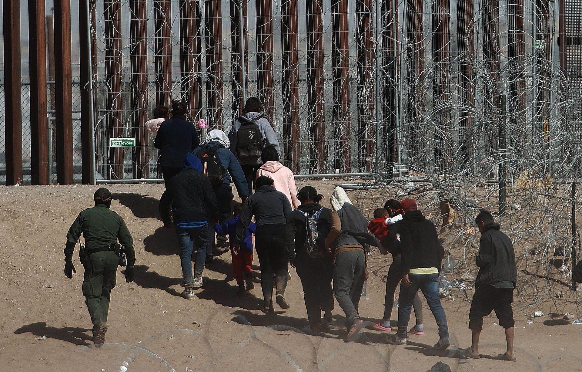 Registran aumento de violencia contra migrantes en frontera entre México y EU