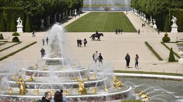 Palacio de Versalles se llena de  animales de la realeza francesa 