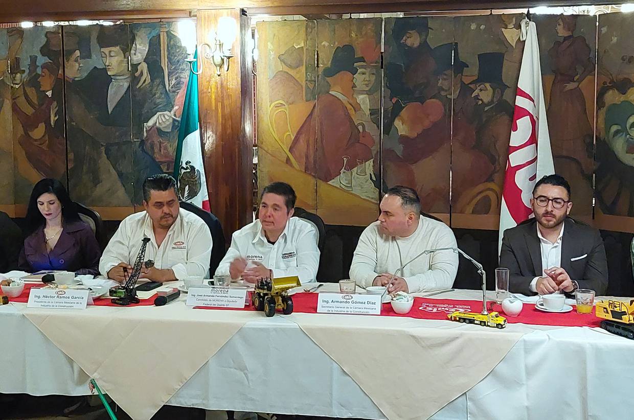 Reunión de la Cámara Mexicana de la Industria de la Construcción en Ensenada (CMIC).