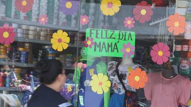 Tienen tianguistas aumento en ventas al acercarse Día de las Madres