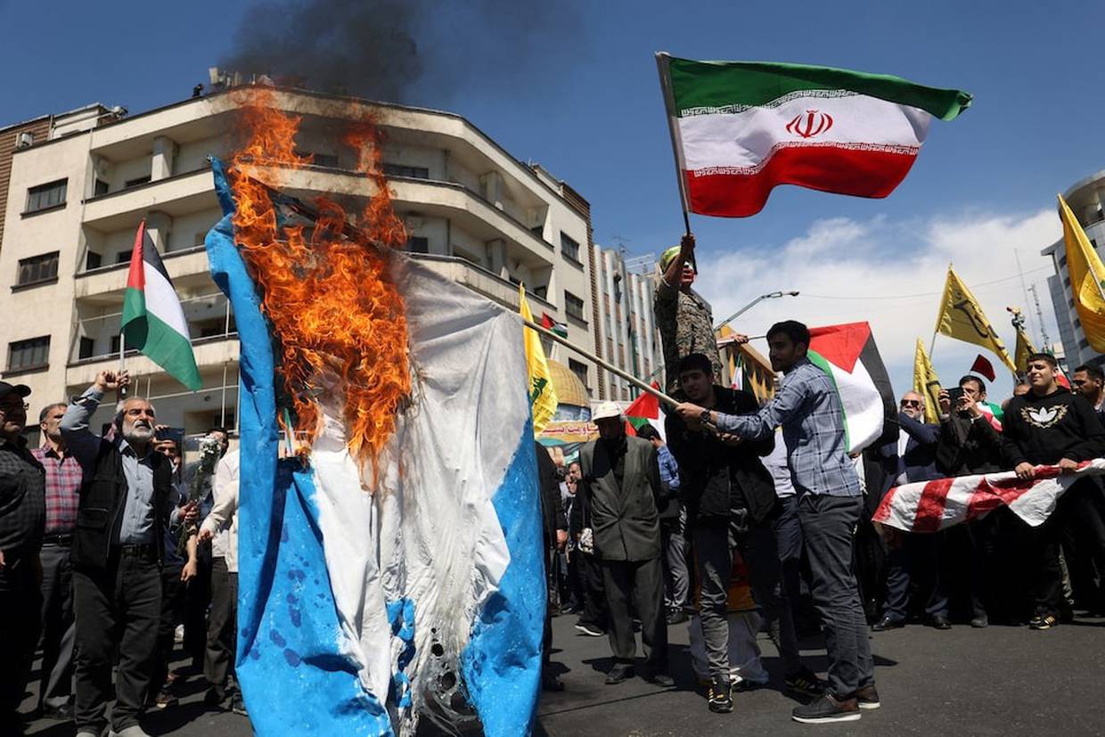 Irán busca una respuesta medida a ataque israelí en embajada siria