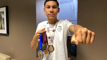 Se cuelga José Luis Hernández medalla de plata en Festival Olímpico de Boxeo