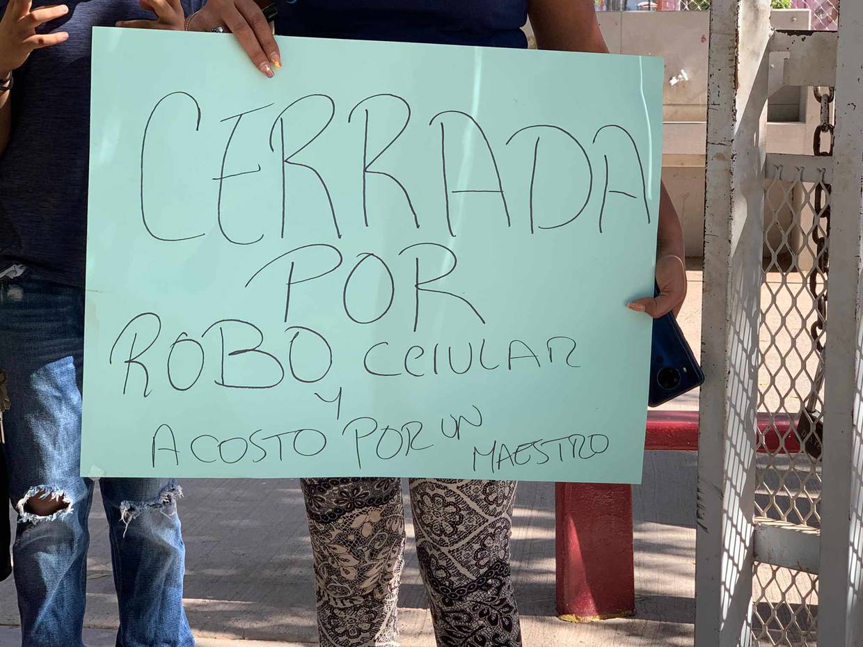 Mayra Alejandra Investigan a profesor acusado de robo en primaria de CO