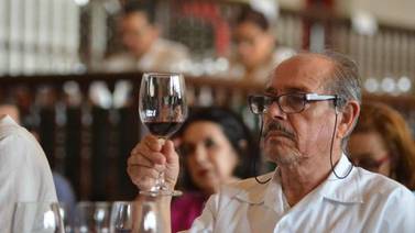 Compiten más de 300 etiquetas en concurso de vino