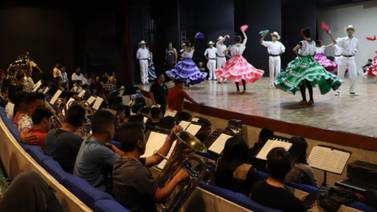 Celebran en Bellas Artes folclor oaxaqueño con estilo Guelaguetza