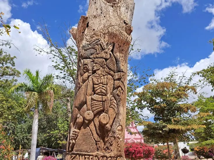 Desean preservar escultura de Danzante Yaqui en tronco de la plaza de Cócorit