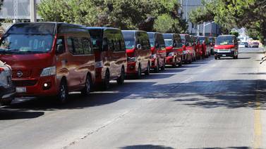 Taxistas rojo y negro denuncian que fueron retirados del bulevar Agua Caliente