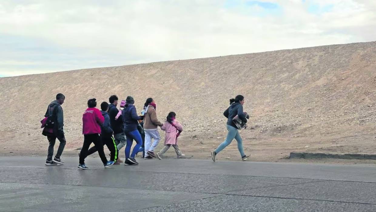 Migrantes buscan alternativas a los llamados "polleros" para llegar a la frontera de México con EU. | El Universal