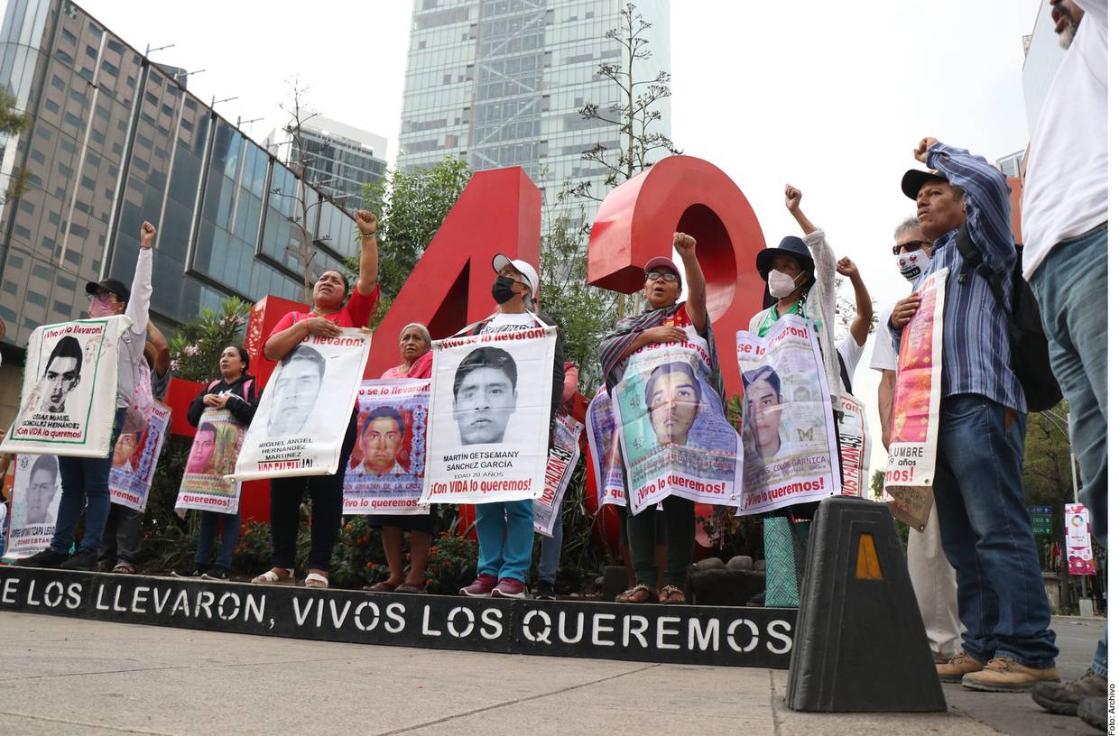 Padres de los 43 normalistas de Ayotzinapa pide una reunión con el presidente Andrés Manuel López Obrador antes de elecciones.