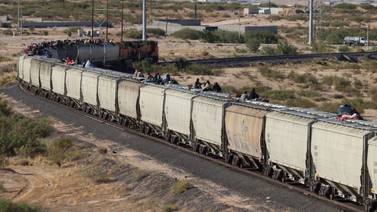 Niño migrante africano de ocho años muere tras caer del techo de tren en Sinaloa