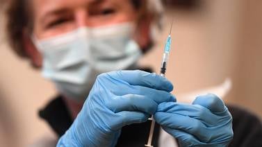 Mujer muere de Covid-19 tras presentar certificado de vacunación falso