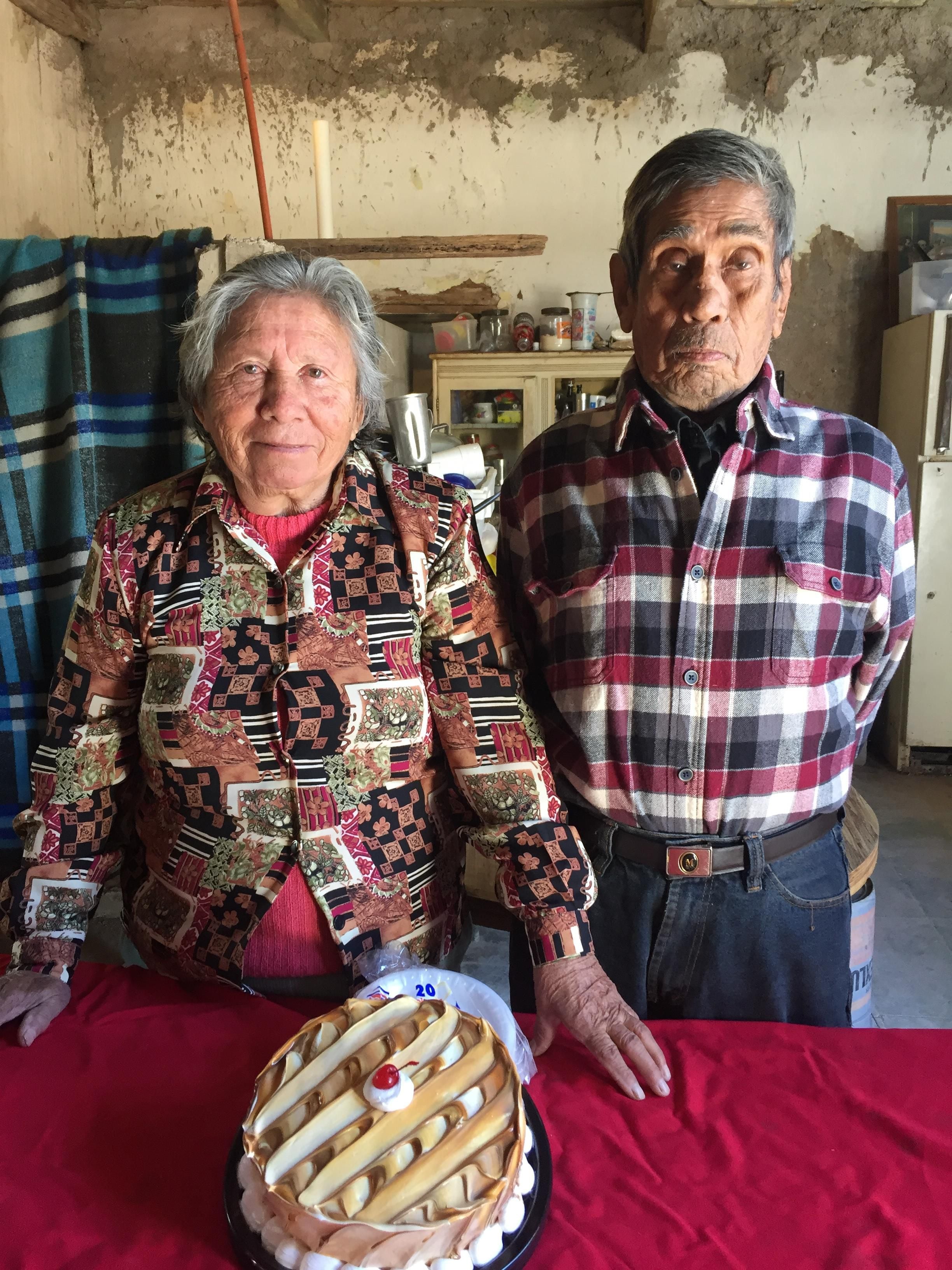 Doña María y don Óscar viven solos en la colonia San Benito y necesitan apoyo constante, afortunadamente hoy tienen muchos motivos para celebrar.