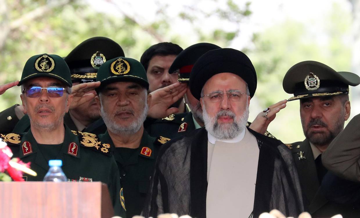 El presidente iraní, Ebrahim Raisí, durante la celebración anual del Día del Ejército en una base militar en Teherán, Irán, el 17 de abril de 2024. | EFE
