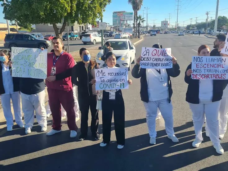 Enfermeros de Hermosillo cierran bulevar Colosio exigiendo un puesto digno